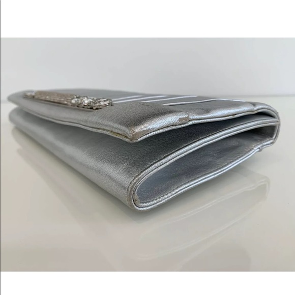 RENE CAOVILLA METALLIC SILVER LEATHER EMBELLISHED CLUTCH - Picture 9 of 13